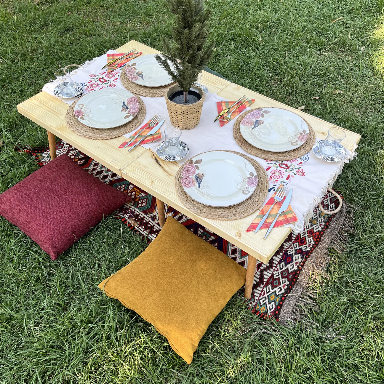 Gathering Table Collection | Round Leg